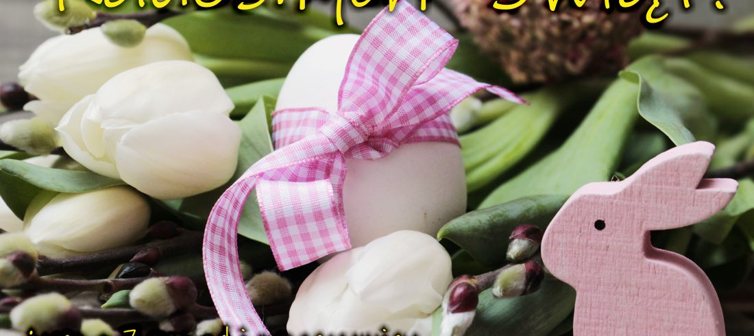 Kartka z życzeniami "Radosnych Świąt! życzą zarząd i pracownicy Wielkopolskiego Stowarzyszenia Sportowego". Kartka przedstawia wiosenną, świąteczną kompozycję białych tulipanów, bazi, figurki zająca oraz znajdującego się w środku jaja, na które owinięto w kokardę.